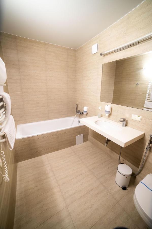 Sribni Leleky Hotel & Spa Łuck Zewnętrze zdjęcie