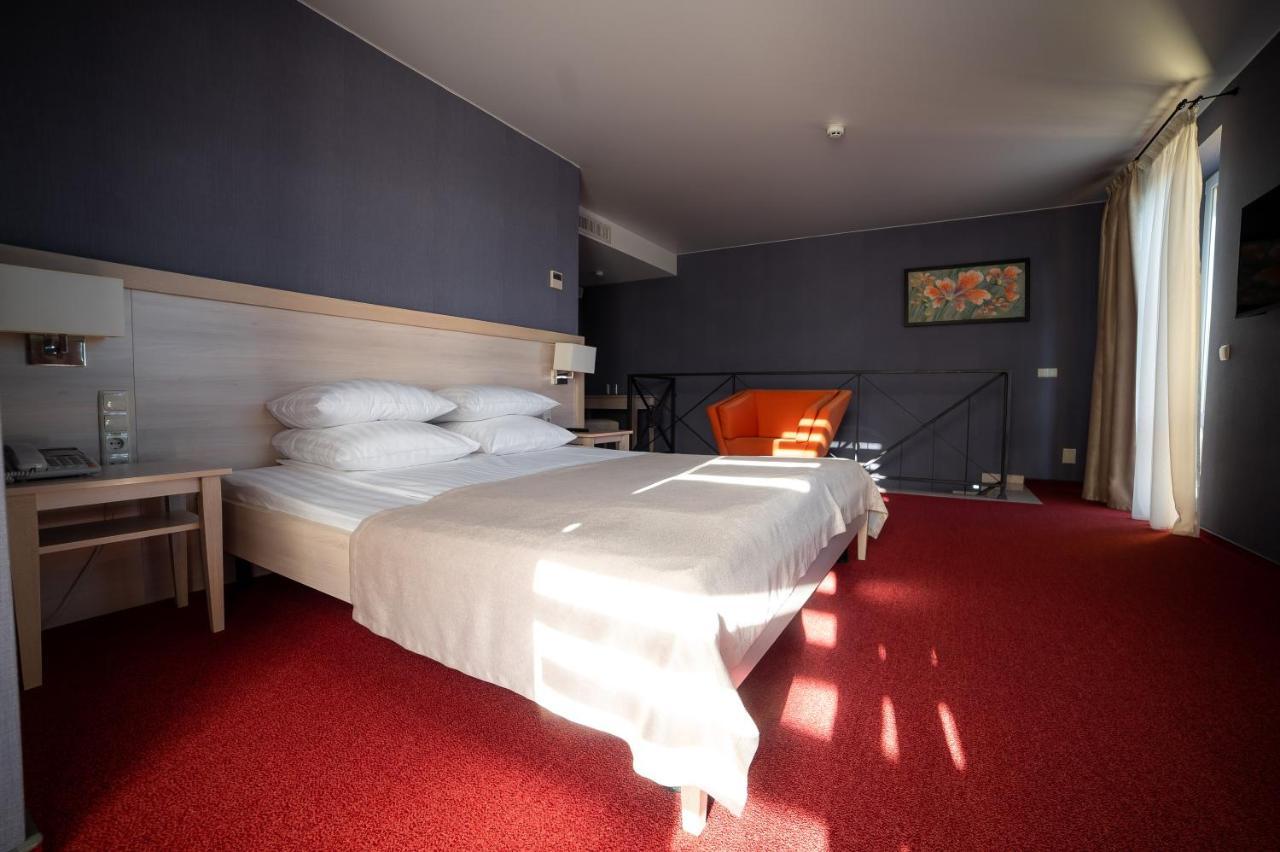 Sribni Leleky Hotel & Spa Łuck Zewnętrze zdjęcie